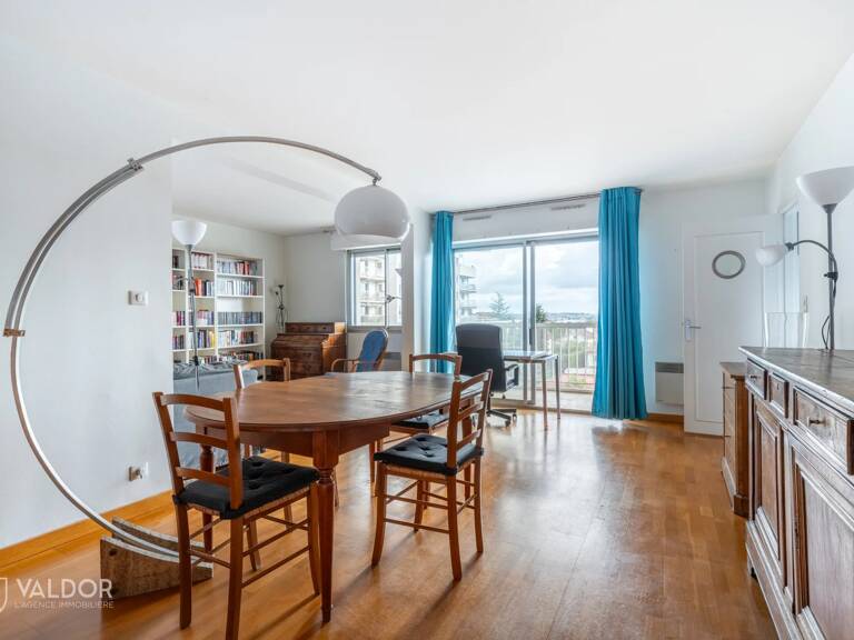 Appartement T5, 100m2,  3 chambres avec VUE, balcon, garage, cave, piscine et tennis. — photo 1