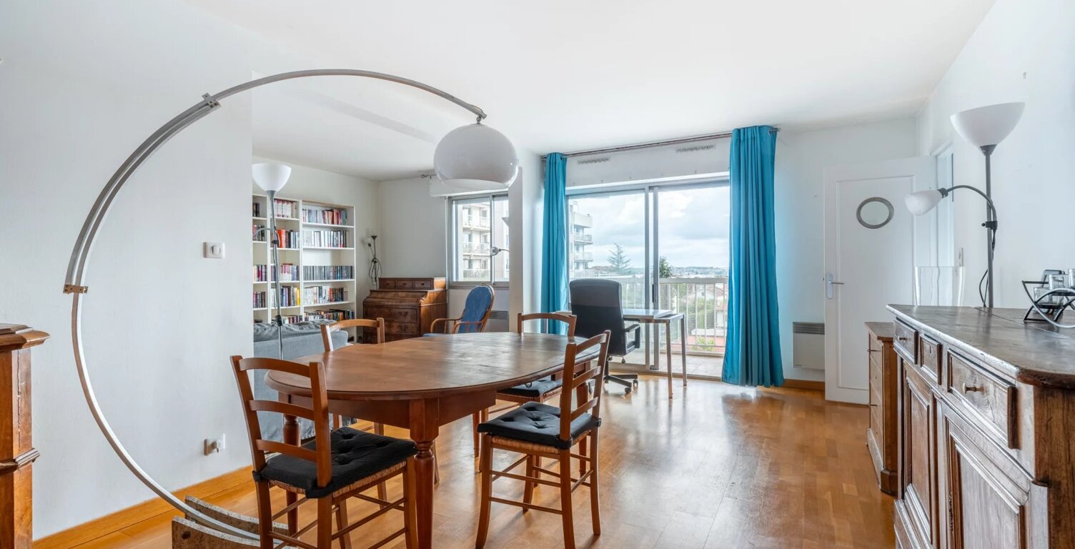 Appartement T5, 100m2,  3 chambres avec VUE, balcon, garage, cave, piscine et tennis. — photo 1