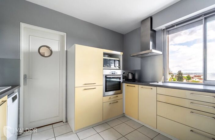 Appartement T5, 100m2,  3 chambres avec VUE, balcon, garage, cave, piscine et tennis. — photo 5