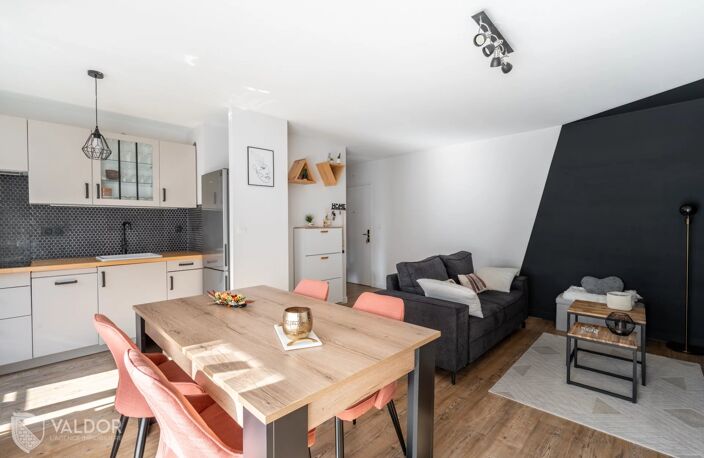 TRES JOLI APPARTEMENT T2 + balcon + place au garage/ Centre ville — photo 3