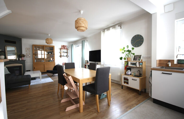 SOUS COMPROMIS ! EXCLUSIVITE Reims quartier Voltaire, Cathédrale maison / appartement T6 avec terrasse et 2 ga — photo 4