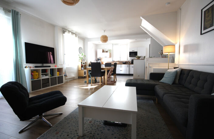 SOUS COMPROMIS ! EXCLUSIVITE Reims quartier Voltaire, Cathédrale maison / appartement T6 avec terrasse et 2 ga — photo 5