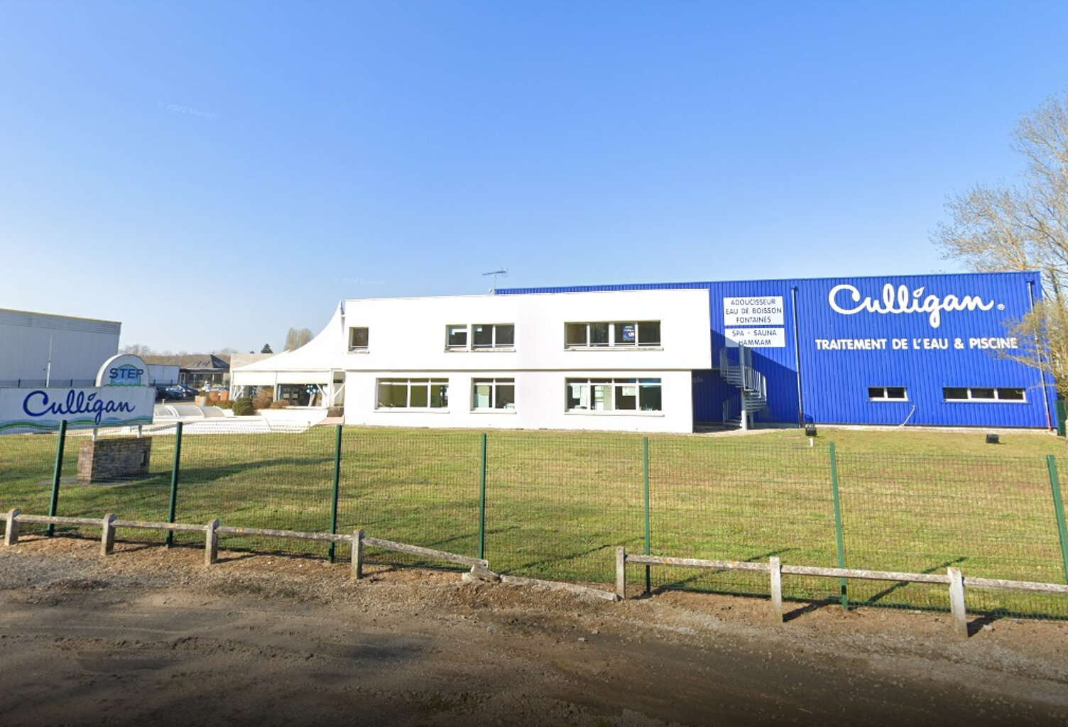 APPOIGNY - LOCAUX EN ULTRA VISIBILITE - 375M² - AU BORD DE LA RN6 - PROCHE SORTIE A6 — photo 1