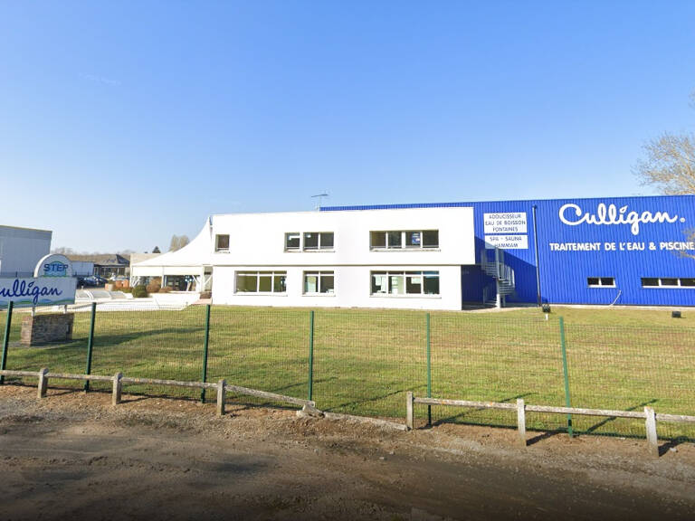 APPOIGNY - LOCAUX EN ULTRA VISIBILITE - 375M² - AU BORD DE LA RN6 - PROCHE SORTIE A6 — photo 1