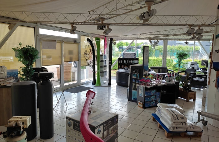 APPOIGNY - LOCAUX EN ULTRA VISIBILITE - 375M² - AU BORD DE LA RN6 - PROCHE SORTIE A6 — photo 3