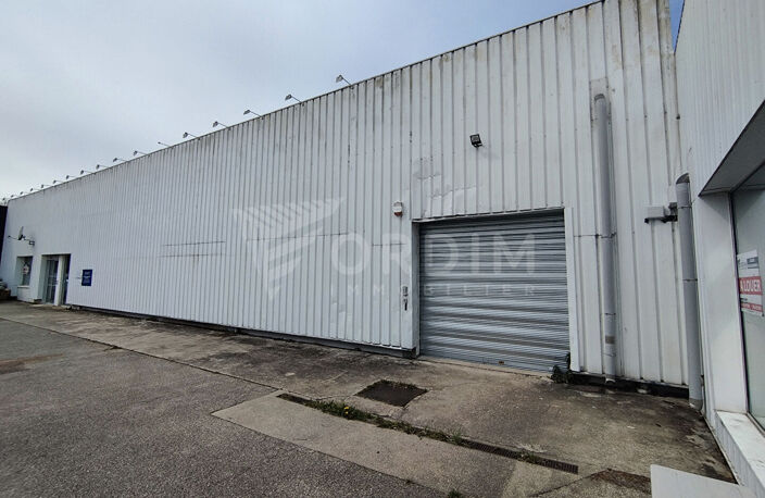 AUXERRE - 73 RUE DE MOULIN DU PRESIDENT - CELLULE COMMERCIALE DE 4400M² — photo 2