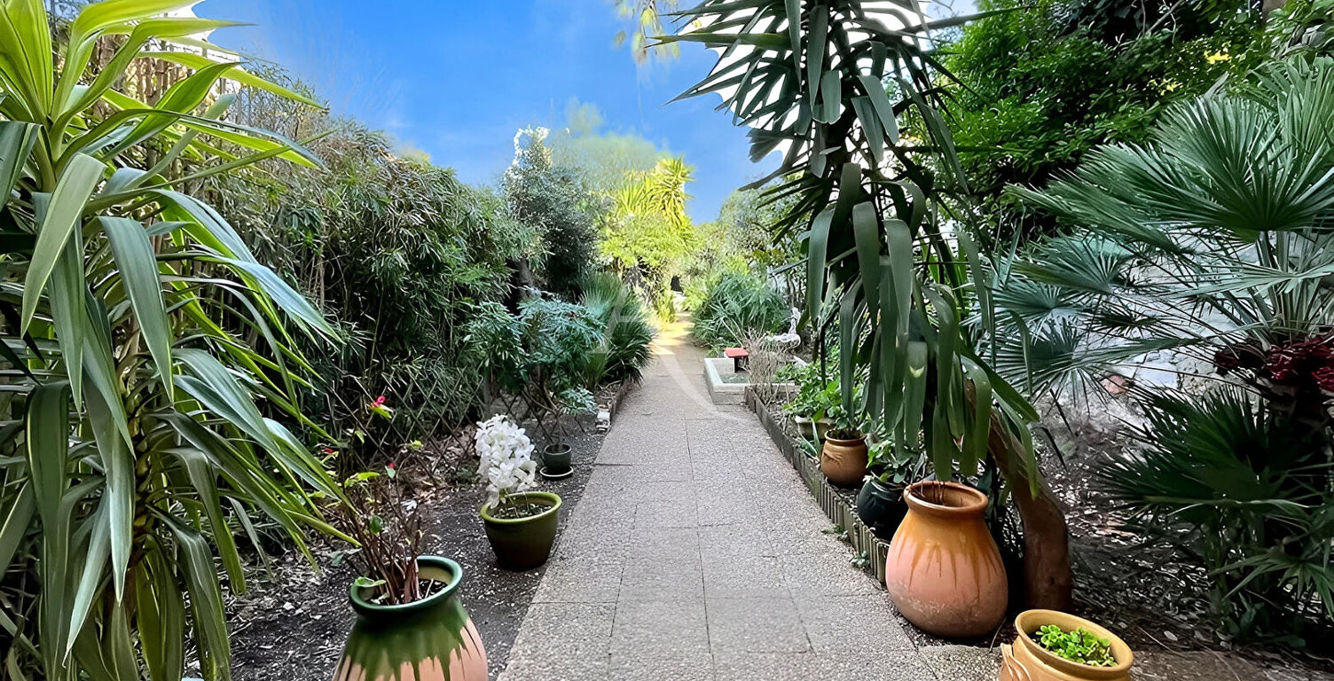 Maison de ville de 205, 90 m2 avec jardin 34110 FRONTIGNAN — photo 1