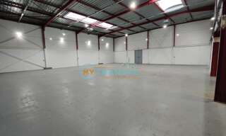 Local industriel  810 m² à louer à Créteil (94000)
