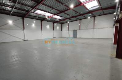 My Transac vous propose à la location des locaux d'activités avec plusieurs possibilités deux surfaces de 500m² et de 810m² soit 1 810m² au total situé à la Z.I. Les Petites Haies à Créteil — photo du bien