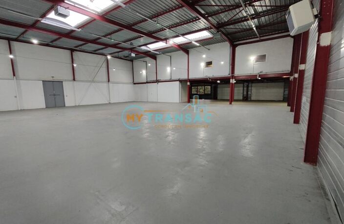 My Transac vous propose à la location des locaux d'activités avec plusieurs possibilités deux surfaces de 500m² et de 810m² soit 1 810m² au total situé à la Z.I. Les Petites Haies à Créteil — photo 2
