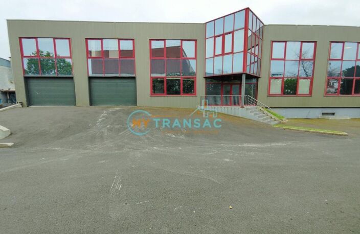 My Transac vous propose à la location des locaux d'activités avec plusieurs possibilités deux surfaces de 500m² et de 810m² soit 1 810m² au total situé à la Z.I. Les Petites Haies à Créteil — photo 3