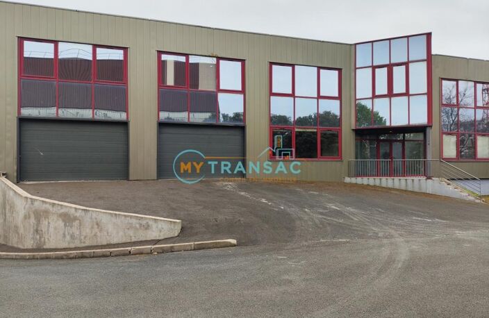My Transac vous propose à la location des locaux d'activités avec plusieurs possibilités deux surfaces de 500m² et de 810m² soit 1 810m² au total situé à la Z.I. Les Petites Haies à Créteil — photo 4