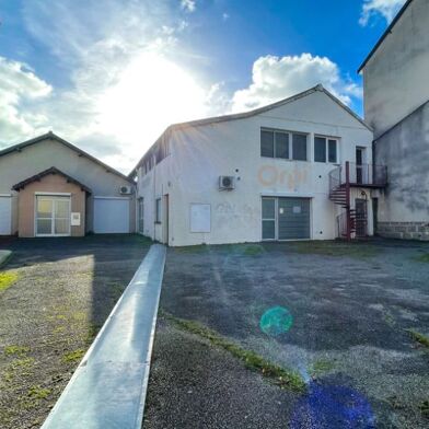 Local industriel  452000 €