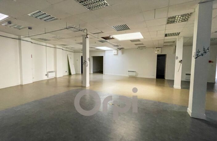 Locaux professionnels 680 m2 Saint Junien centre — photo 4