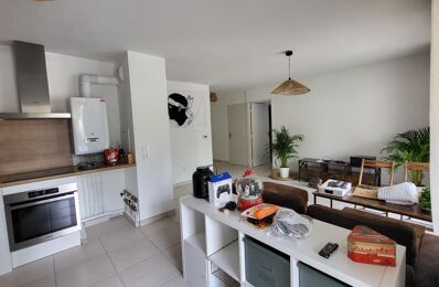 location appartement 813 € CC /mois à proximité de Pélissanne (13330)