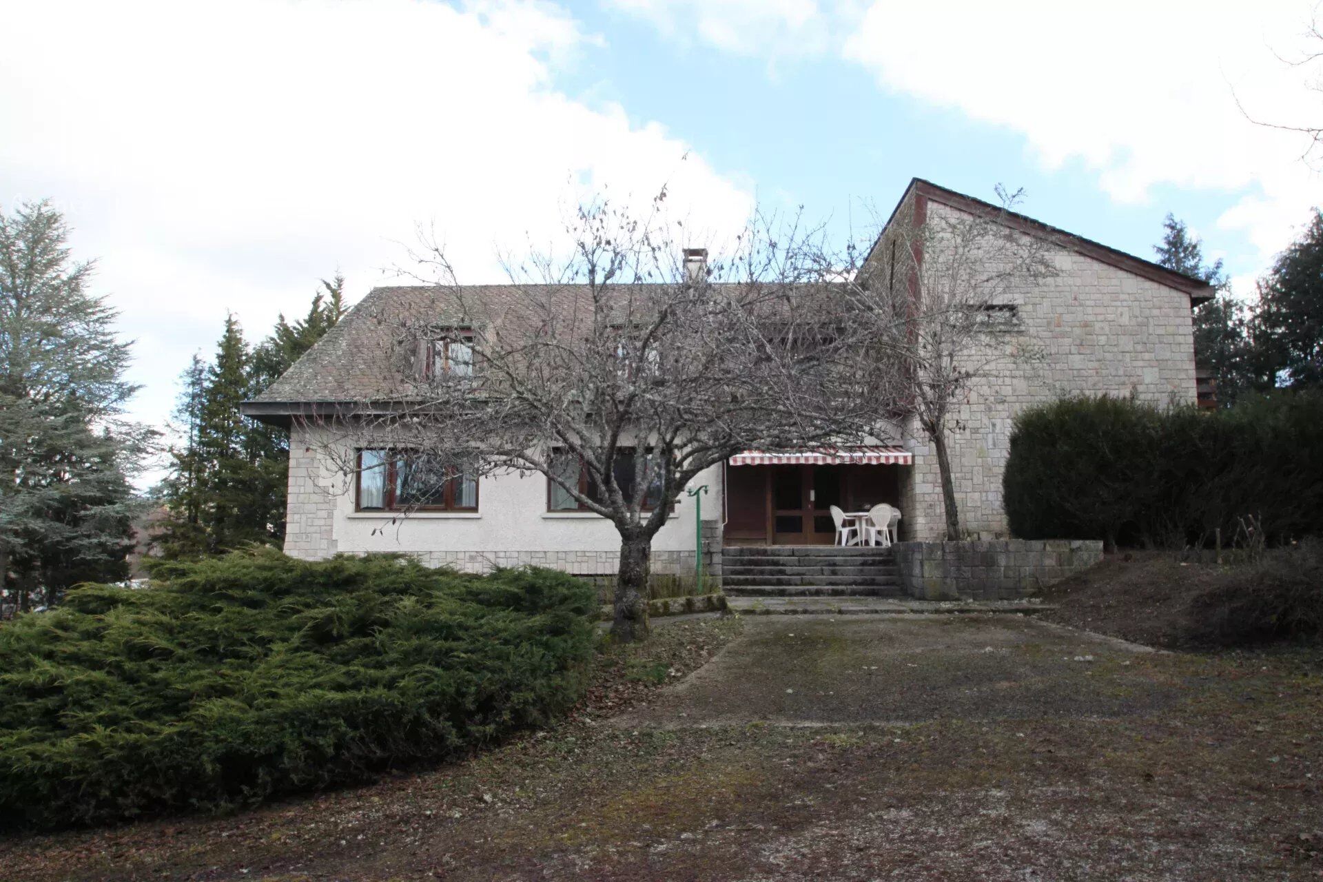 Photo Maison de 272 m² dans un Cadre Verdoyant image 2/4
