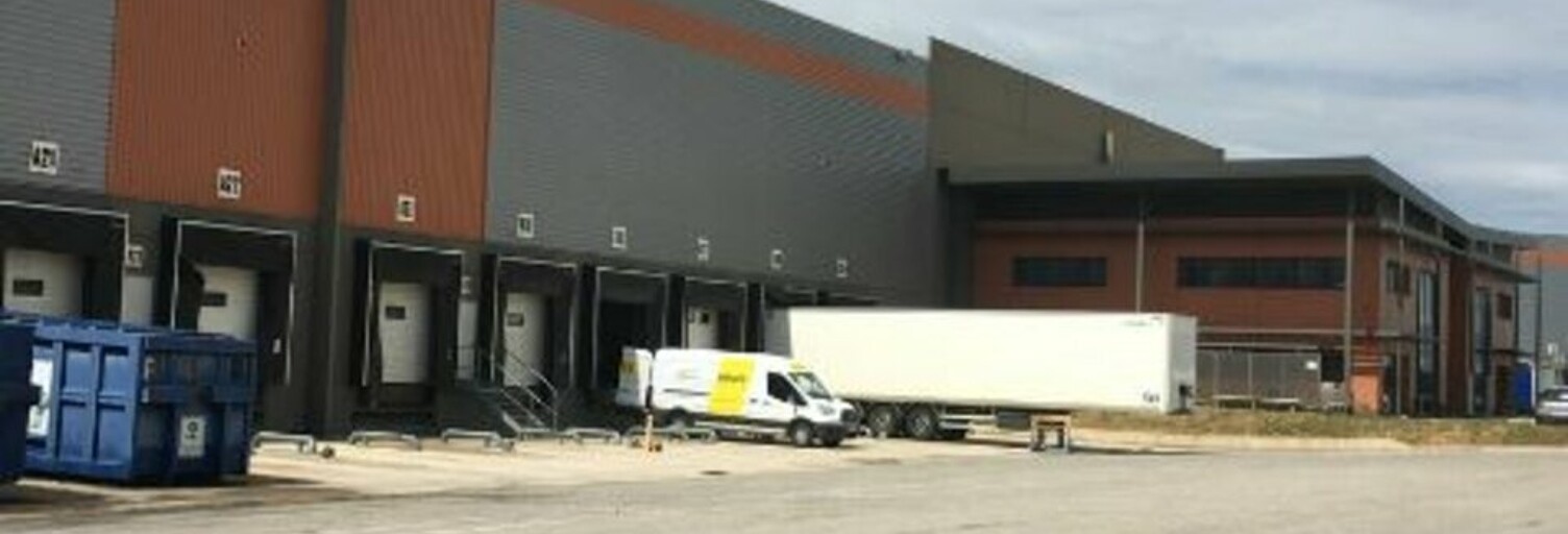 Commerce  70389 m² à louer à Saint-Martin-de-Crau (13310)