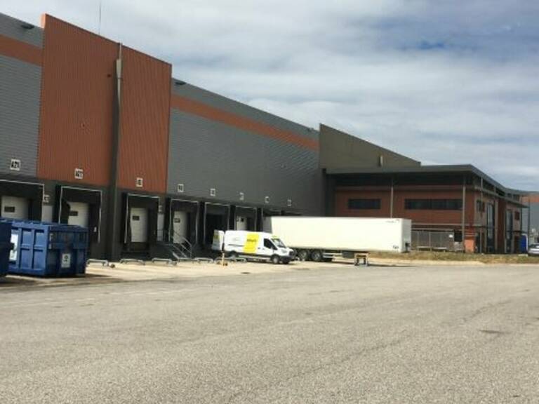 ENTREPOT LOGISTIQUE à LOUER — photo 1