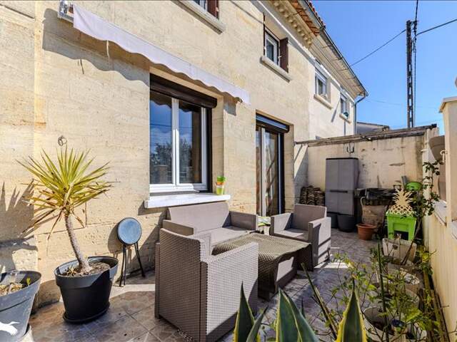 Maison en pierre de 7 pièces principales — photo du bien