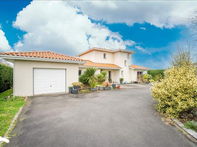 Villa de 6 pièces principales — photo du bien
