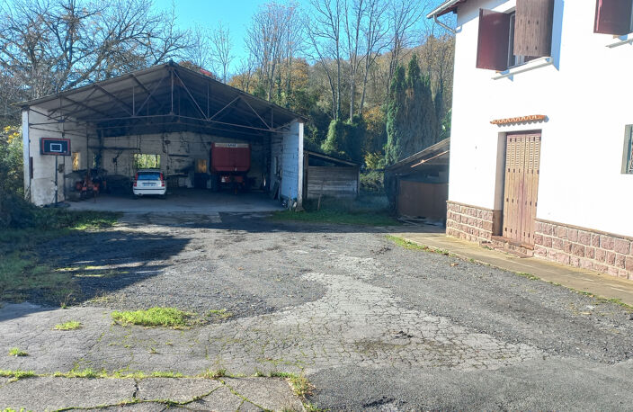 Immeuble avec dépendances — photo 3