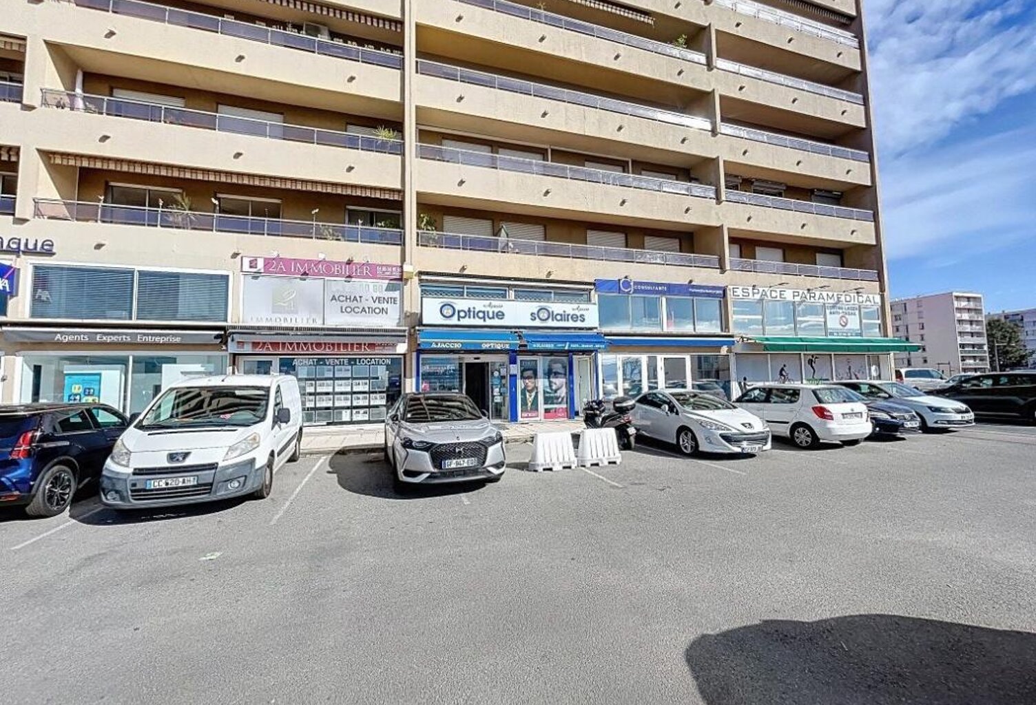 LOCAL PROFESSIONNEL PARC IMPERRIAL — photo 1