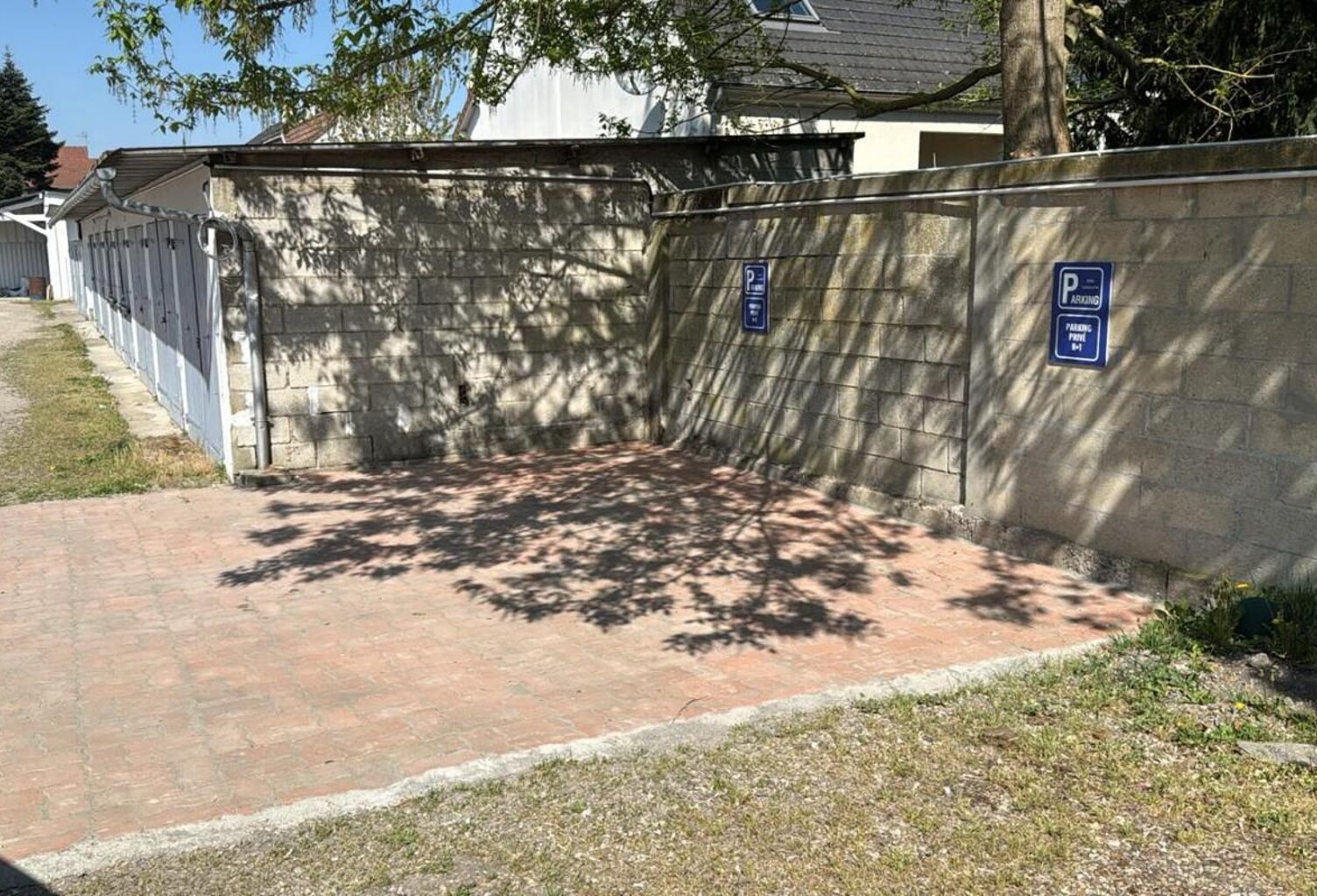 Parking extérieur sécurisé à louer — photo 1