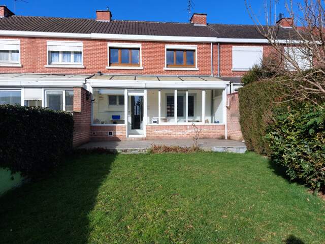 Maison avec garage — photo du bien