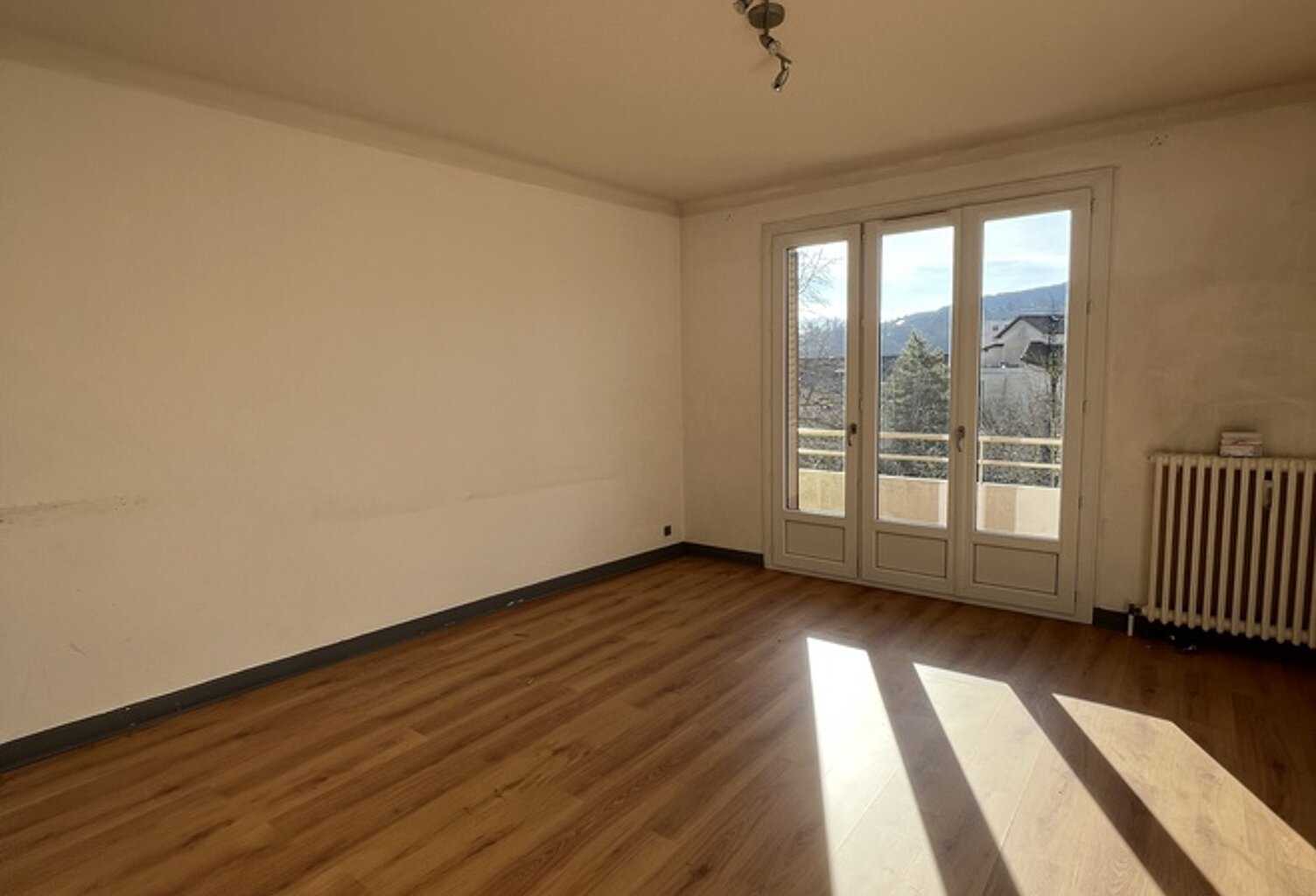 T3 AVEC BALCON + CAVE — photo 1