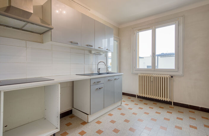 T3 AVEC BALCON + CAVE — photo 3
