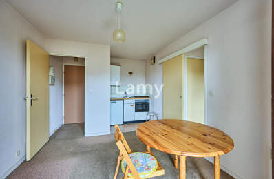 Appartement 2 pièces, balcon, parking — photo du bien