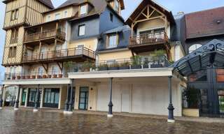 Commerce  99 m² à louer à Deauville (14800)