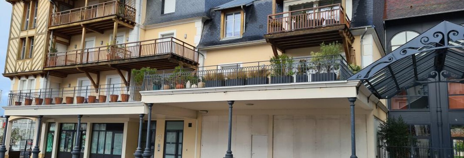 Commerce  99 m² à louer à Deauville (14800)