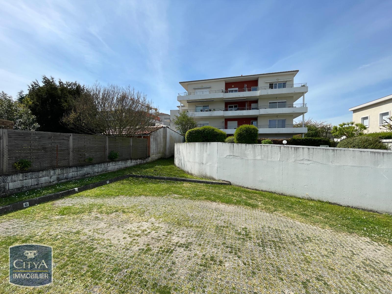 Parking  à louer Royan 17200