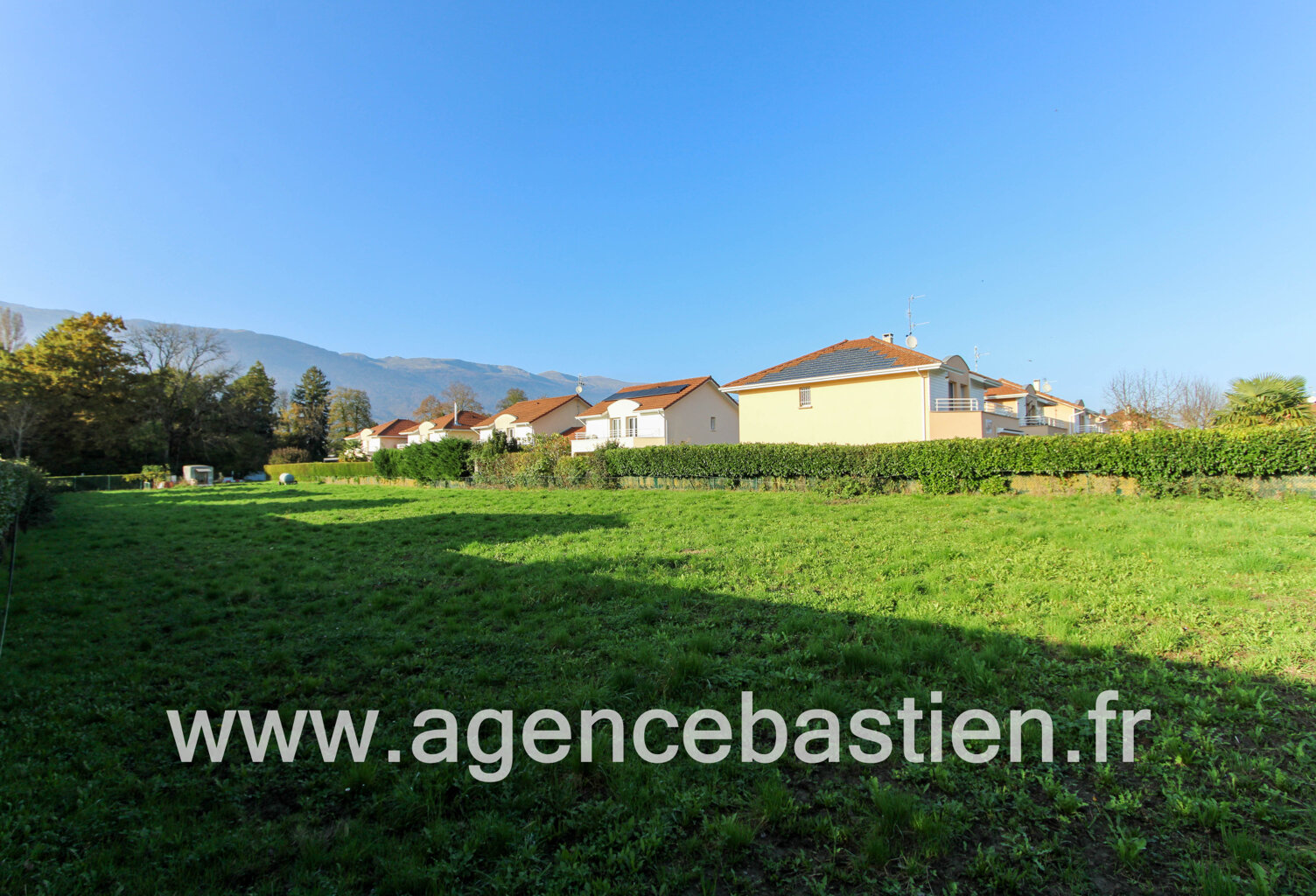 VENTE - EXCLUSIVITE - TERRAIN EXCEPTIONNEL - ST GENIS POUILL — photo 1