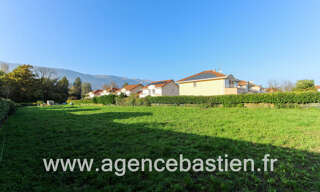 Terrain  718 m² à vendre à Saint-Genis-Pouilly (01630)