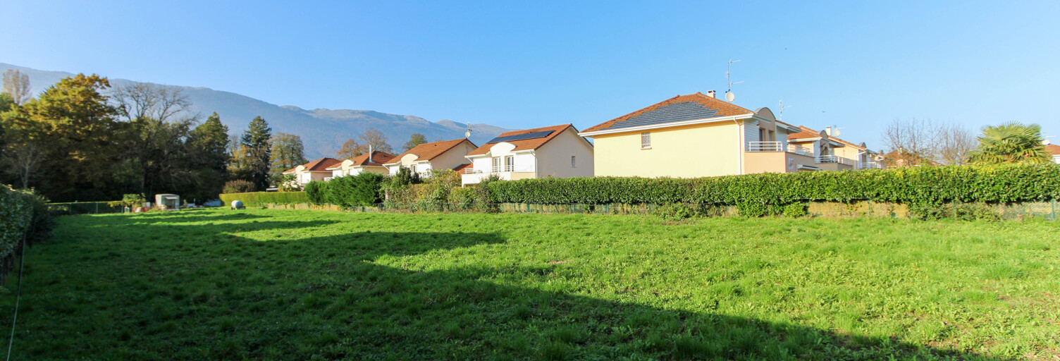 Terrain  718 m² à vendre à Saint-Genis-Pouilly (01630)