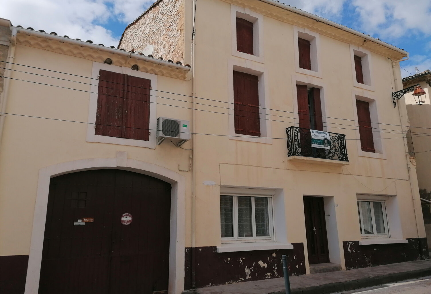 POMEROLS : Maison à rénover avec grand garage et jardin san — photo 1