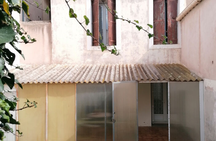 POMEROLS : Maison à rénover avec grand garage et jardin san — photo 2