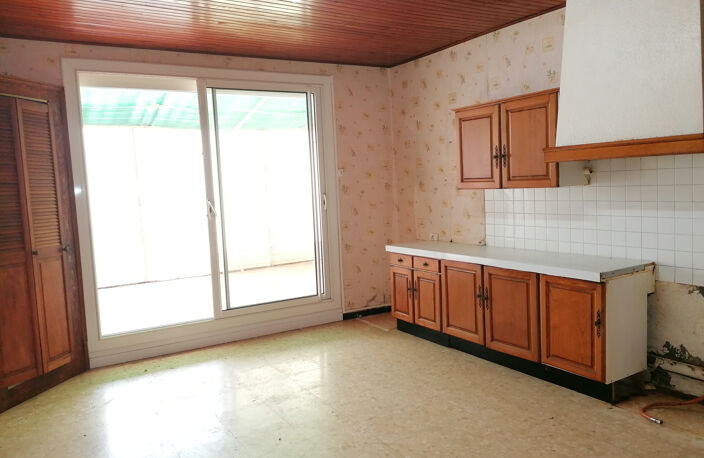 POMEROLS : Maison à rénover avec grand garage et jardin san — photo 4
