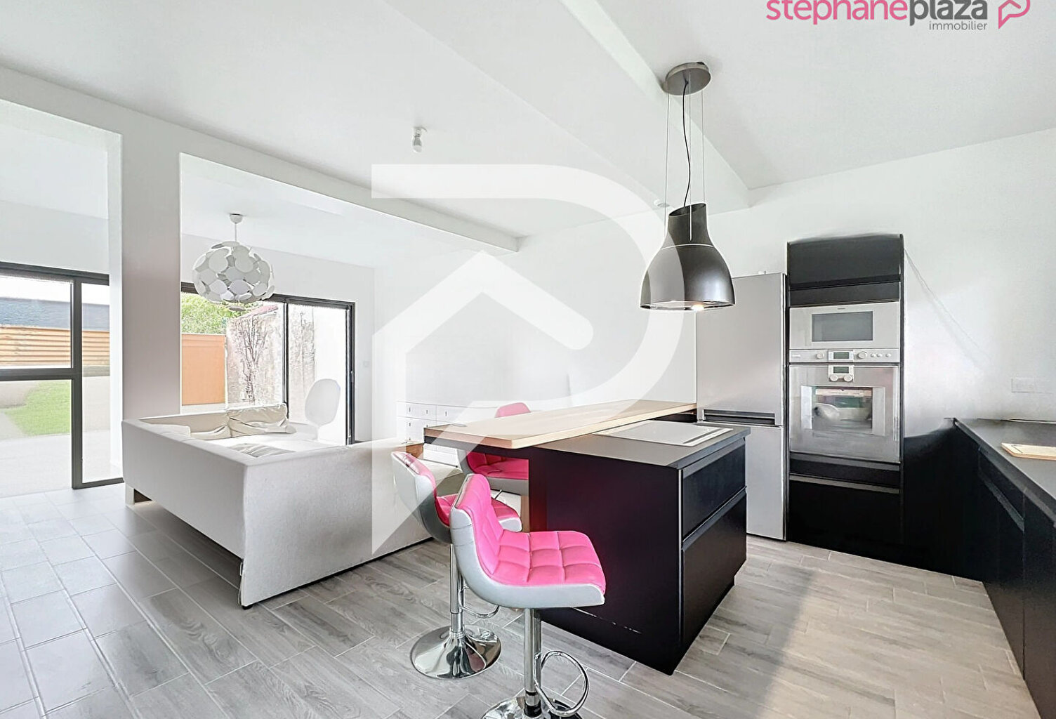NANTERRE- Maison de 130m² avec 5 pièces - Jardin — photo 1