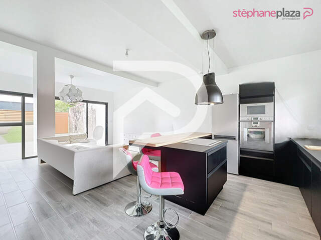 NANTERRE- Maison de 130m² avec 5 pièces - Jardin — photo du bien