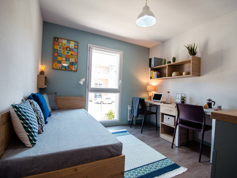 AIX-EN-PROVENCE - studio meublé 18,27 m² et place de parking en sous-sol - spécial investisseur — photo 1