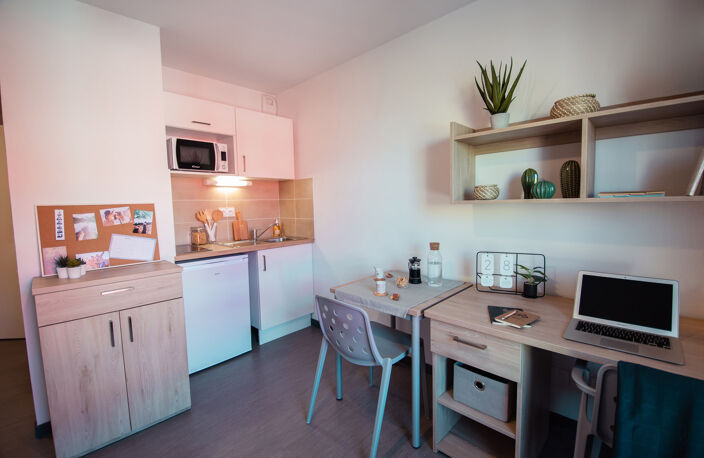 VALENCE / CAMPUS BRIFFAUT - studio meublé 18,14 m² et parking - spécial investisseur — photo 4
