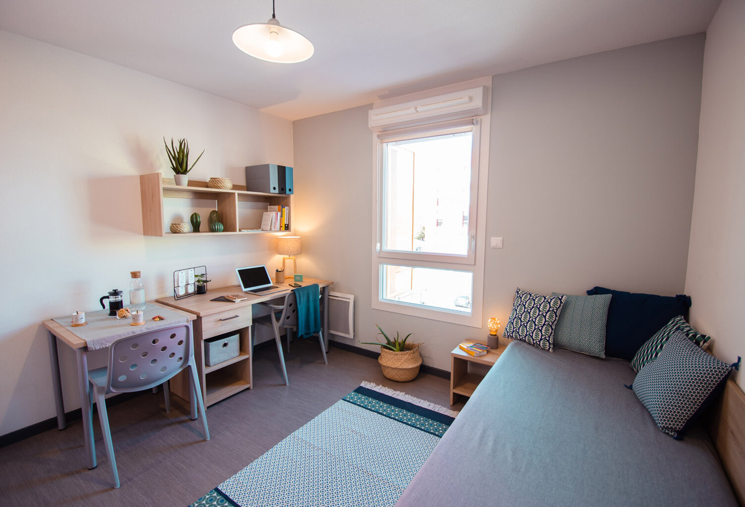 VALENCE / CAMPUS BRIFFAUT - studio meublé 18,14 m² et parking - spécial investisseur — photo 1