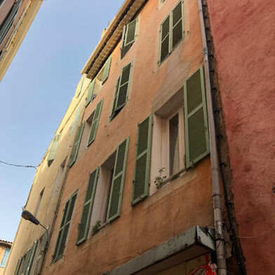 Immeuble  747000 €