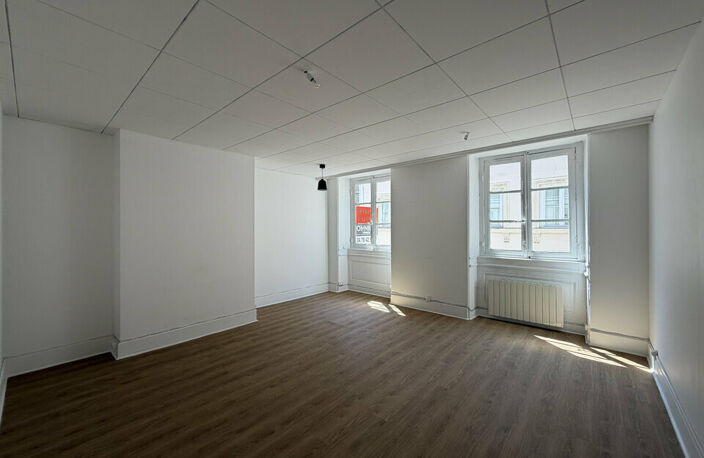 BUREAUX à LOUER — photo 2