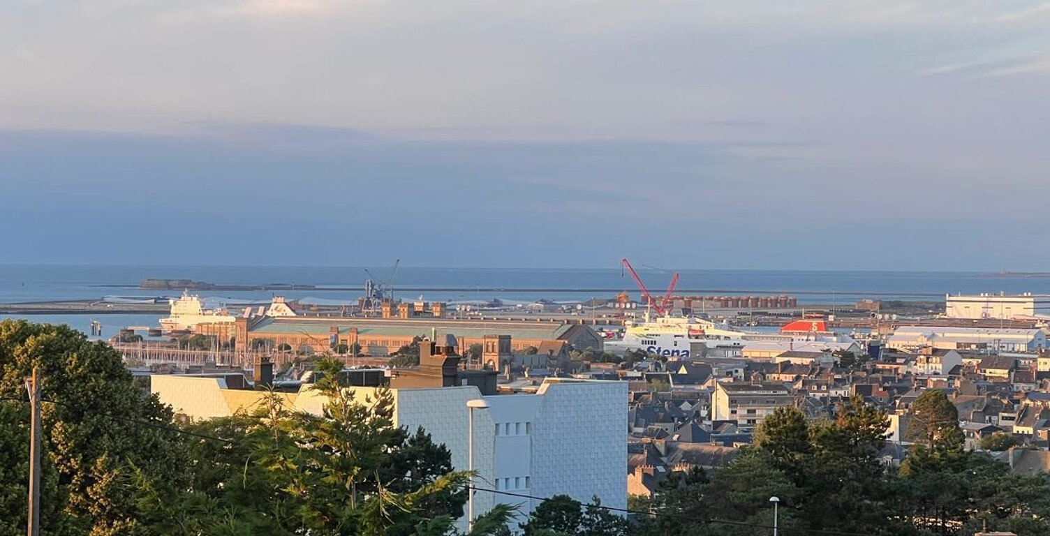 Maison Cherbourg En Cotentin 7 pièces  de 128 m2, VUE SUR MER — photo 1