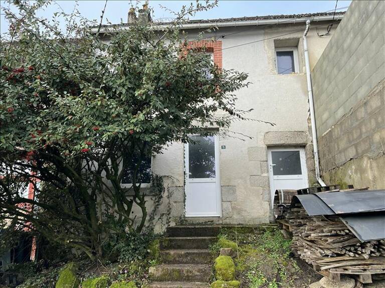 Maison en pierre de 5 pièces principales — photo 1