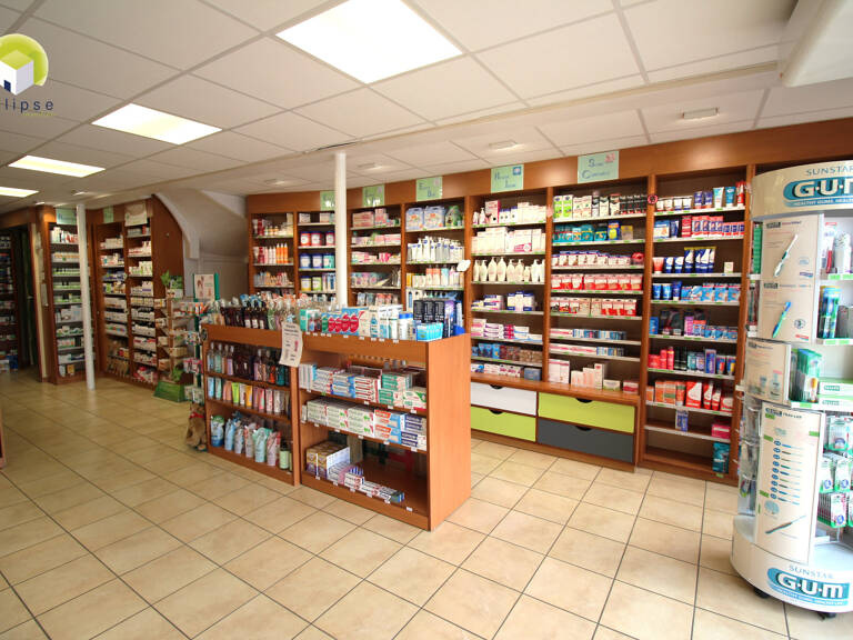 LOCAL COMMERCIAL + APPARTEMENTS MEZERIAT — photo 1